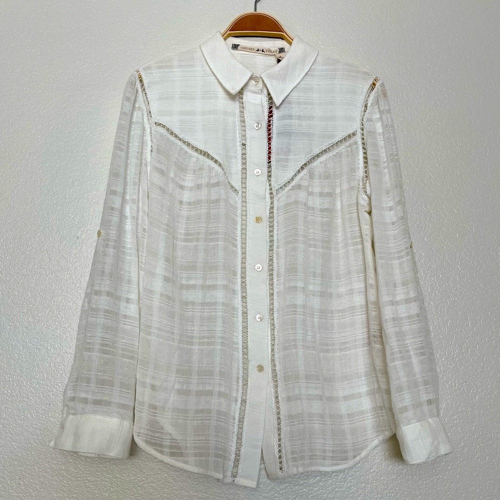 Chelsea & Violet Ivory Button-Front Long Sleeve Shirt